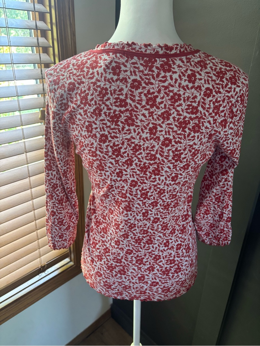 Y2K Liz Claiborne Red Floral Lettuce Hem Long Sleeve Top M - Picture 3 of 8